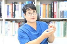안면마비 후유증, 구안와사 한방치료법으로 호전 가능 [김준한 원장 칼럼]