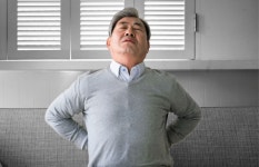 잦은 비에 심해지는 허리디스크 증세, 어떻게 관리할까? [이동민 원장 칼럼]