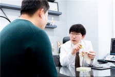 목 허리 디스크, 비수술 치료로 개선 가능 [구자헌 원장 칼럼]