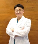 양치 중 피가 난다면, 잇몸치료 시작해야 [김종욱 원장 칼럼]