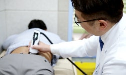 근골격계 질환, 만성통증 가능성 높아…체외충격파 도움 [김홍기 원장 칼럼]