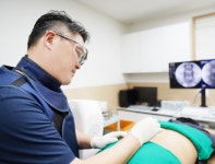 일자목·거북목 증후군, 목디스크 발병 가능성 높다 [박재홍 원장 칼럼]