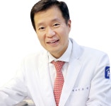 바람직한 자세 유지로 목디스크 예방 및 건강한 목 만들기 [이동걸 원장 칼럼]