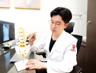 허리디스크, 젊다고 안심할 수 없어…잘못된 자세 주의해야 [정우준 원장 칼럼]