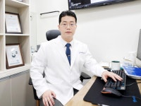 어깨 뻐근하고 손•팔 저리면...목디스크 의심해야 [박상우 원장 칼럼]