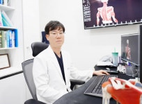 나이 들수록 호발하는 퇴행성관절염, 젊은층 환자 증가 주의 [최훈일 원장 칼럼]
