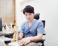 무심코 지나치기 쉬운 일자목과 거북목, 치료는? [신진우 원장 칼럼]