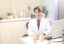 나이 들면 자연스러운 현상? 무릎 퇴행성 관절염, 조기 치료 받아야 [박정우 원장 칼럼]