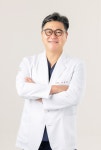 일자목증후군, 키 성장에 악영향뿐만 아니라 목디스크까지 [이동엽 원장 칼럼]