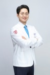 목과 어깨, 통증 및 저릿함 느껴진다면 목디스크 의심해야 [김성신 원장 칼럼]