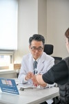 고령환자 척추질환 아프지만 참는 경우 많아 [이응재 원장 칼럼]