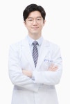 척추관협착증, 젊은 층 발병률 증가…정확한 증상은? [정우준 원장 칼럼]