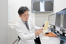 허리디스크 개선, 효과적인 비수술 치료 신경차단술이란? [조상혁 원장 칼럼]