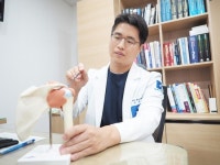 어깨통증 일으키는 오십견과 회전근개파열, 조기에 치료해야 [고원혁 원장 칼럼]