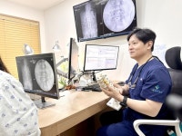 허리디스크, 젊다고 방심하면 큰일...비수술 치료 가능할까? [김건우 원장 칼럼]