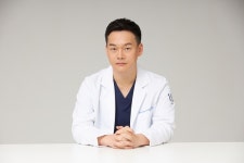 휴가 시즌 눈 재수술 고려…안전 위해 체크해야 할 사항은? [김준영 원장 칼럼]