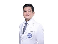 스마트폰 및 PC 사용 습관이 부른 목디스크...주의사항은? [김경종 원장 칼럼]