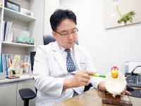 두통과 뒷목 뻐근함? 경추성 두통 의심해야 [조형래 원장 칼럼]