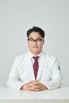 여름철 팔 다리 꺼내기 힘든 자반증 환자...원인과 치료법은? [최재호 원장 칼럼]