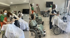 미용학원 올댓뷰티아카데미, 더원요양병원 헤어커트 봉사활동 진행