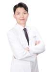 젊은 층도 안심할 수 없는 허리디스크, 예방과 조기 치료 중요 [김명종 원장 칼럼]