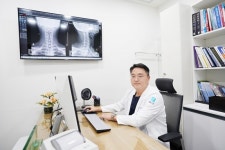 현대인의 고질병 목디스크, 조기 치료와 예방 중요 [박재홍 원장 칼럼]