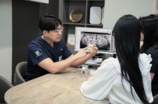 임플란트, 한 번 하면 평생 사용 가능할까? [김근일 원장 칼럼]