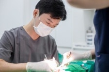 원데이 임플란트, 하루 만에 끝내도 중요한 건 속도보다 정확성 [최종명 원장 칼럼]