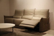 의사가 만든 가구. 쏘홈 편안함을 즐기는 플로라 리클라이너 소파 눈길