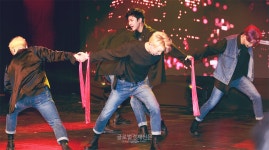 [GET포토] 크로스진(Cross Gene), 화려한 퍼포먼스