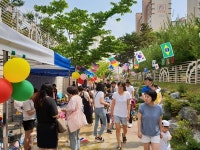 부영 충북 오창 5·6·7·8단지 사랑으로, 어린이집 나눔장터 성황 화제