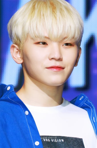 [GET포토] 세븐틴(Seventeen) 우지, '캐럿들이 좋아하는 금발 후니는 크게크게 봐야지~'