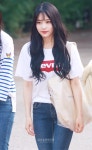 [GET포토] 다이아(DIA) 주은, 에이드의 사랑을 듬뿍받는 출근길 패션도 사랑스러운 이주은