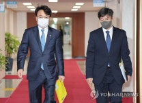 문재인 정부 태양광 범정부 확대 점검…내년 초 중간결과 공개