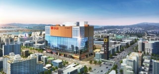 주 7일 사람들로 붐비는 대로변 상가 눈길