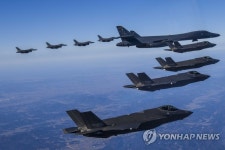 전투기 잡는 독수리... 한번 충돌로 1100억대 F-35 스텔스기 고철로