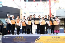 경주 금리단길, 스타점포 현판식 가져