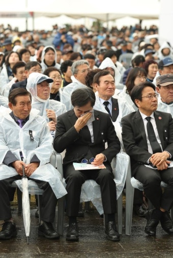 [포토]76주년 제주 4․3희생자 추념...김동연의 눈물