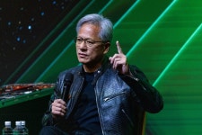 '시총 3조달러' 엔비디아 CEO 젠슨 황, 세계 10대 갑부 눈앞에