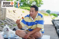 기영이숯불두마리치킨, 전속 모델 나혼산 구성환과 광고 영상 한강 편 공개