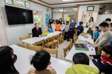 윤환 인천 계양구청장, 설맞이 사회복지시설 방문...격려와 위문품 전달