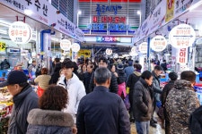 포항 죽도시장, 과메기·대게 인기로 활기 되찾아
