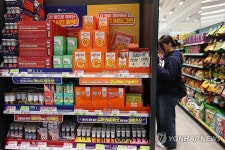 다이소·편의점…유통망 확대 건기식 시장에 기업들 잇단 도전