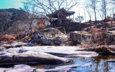[김동완의 누정기행(樓亭記行)] 거창 용암정龍巖亭…강산에 빗장을 걸고 높이 누워 산다네
