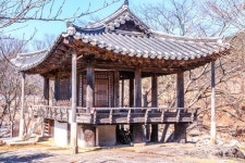 [김동완의 누정기행(樓亭記行)] 거창 용암정龍巖亭…강산에 빗장을 걸고 높이 누워 산다네