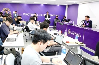 프로축구 K리그1 FC안양, 심판 판정 논란 속 연맹 입장 밝혀