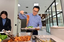 인천 연수구, 직원 복지 UP 구내식당 새 단장…업무 효율 UP