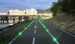 야간 라이딩 걱정 끝…장성 황룡강 자전거도로 LED 표지병 설치