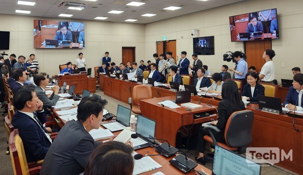 과방위, 방송장악 1차 청문회 개최…이진숙 불참로 반쪽 진행