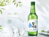 [테크M 트렌드] 참이슬 후레쉬, 16도에서 15.7도로...술 덜 마시는 시대, 소주는 더 순해진다